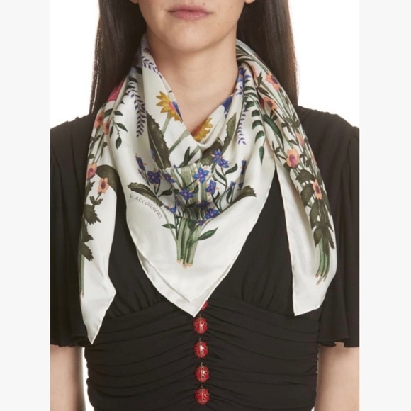 NWT Authentic Gucci Tweet Silk Flora Print Scarf​ - Picture 7 of 8